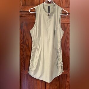 Kyodan Green Sleeveless Ruched Tunic Dress, 1/4 zip, front zippered pockets